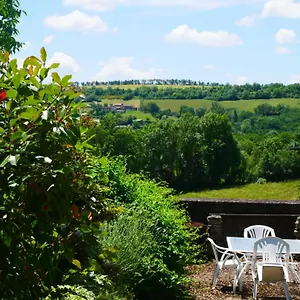 Les Volets Bleus Du Segur Hébergement de vacances